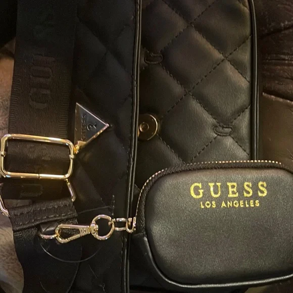 NWT GUESS COLTON MINI QUILTED CROSSBODY BAG W AIRPOD CASE BLACK - Picture 3 of 4